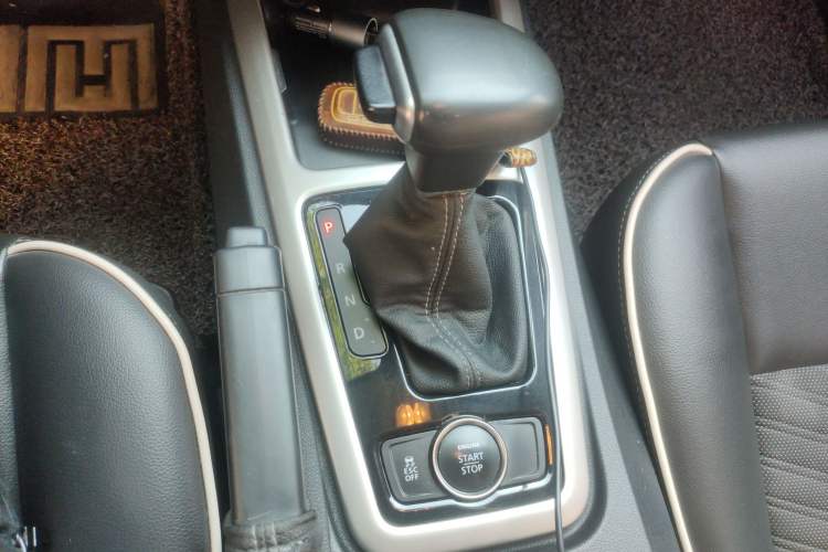 Used Qoros 3 2017 Hatchback 1.6L Automatic Zhiyue Model Gear Lever