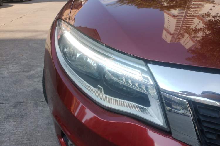 Used Qoros 3 2017 Hatchback 1.6L Automatic Zhiyue Model Right Front Headlight