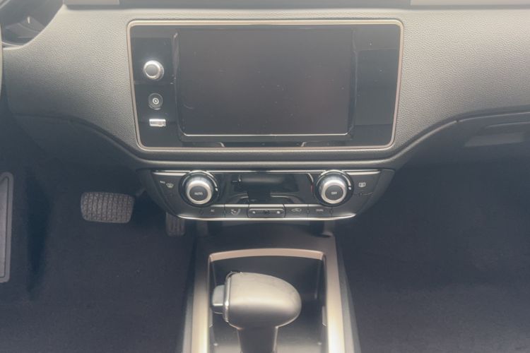 Used Qoros 3 2017 Hatchback 1.6L Automatic Zhiyue Model Audio And AC Panel
