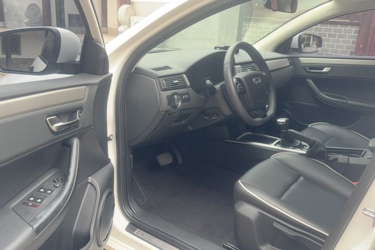 Used Qoros 3 2017 Hatchback 1.6L Automatic Zhiyue Model Driver Seat
