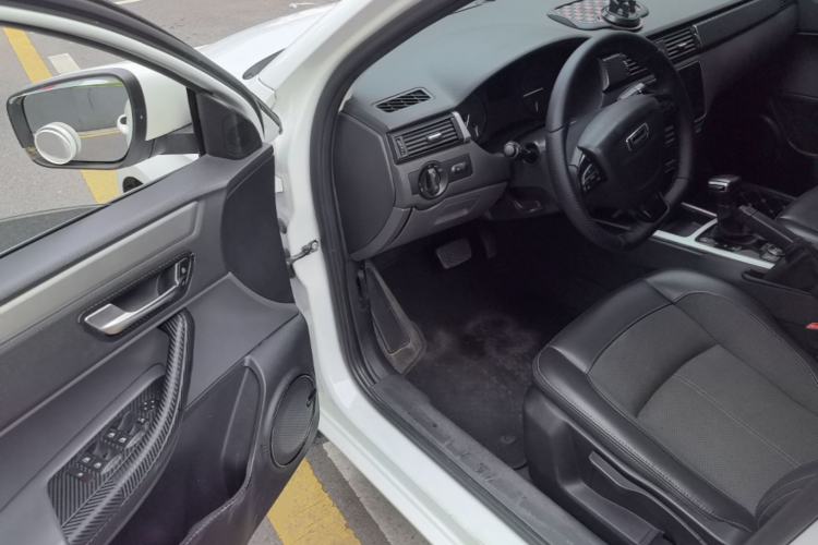 Used Qoros 3 2017 Sedan 1.6L Automatic Zhiyue Model Driver Seat