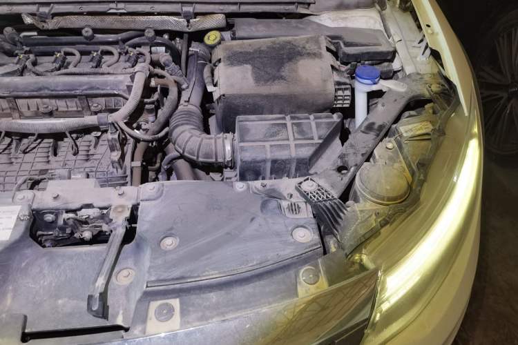 Used Qoros 3 2017 Urban SUV 1.6T Automatic Zhiyue Model Engine Bay Left