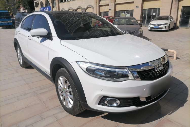 Used Qoros 3 2017 Urban SUV 1.6T Automatic Zhiyue Model Front Right 45 Deg