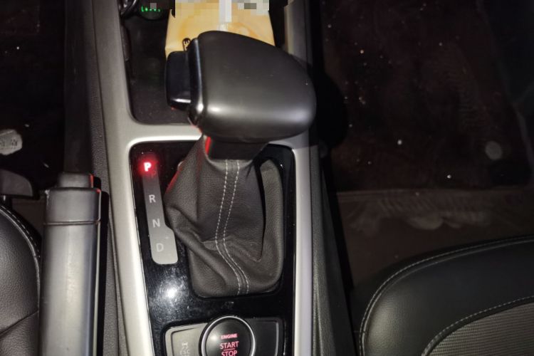 Used Qoros 3 2017 Urban SUV 1.6T Automatic Zhiyue Model Gear Lever