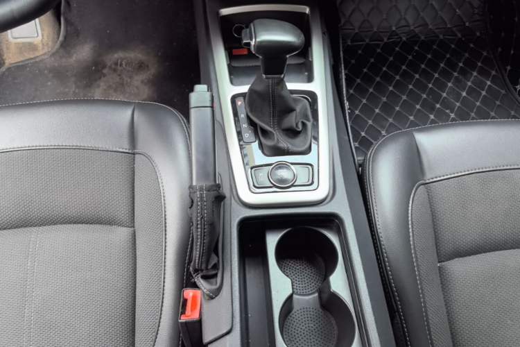 Used Qoros 3 2017 Sedan 1.6L Automatic Zhiyue Model Gear Lever