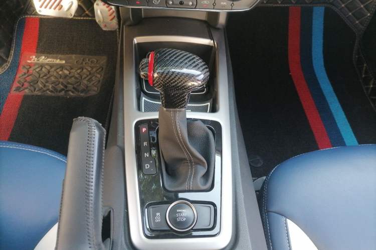 Used Qoros 3 2017 Urban SUV 1.6T Automatic Zhiyue Model Gear Lever