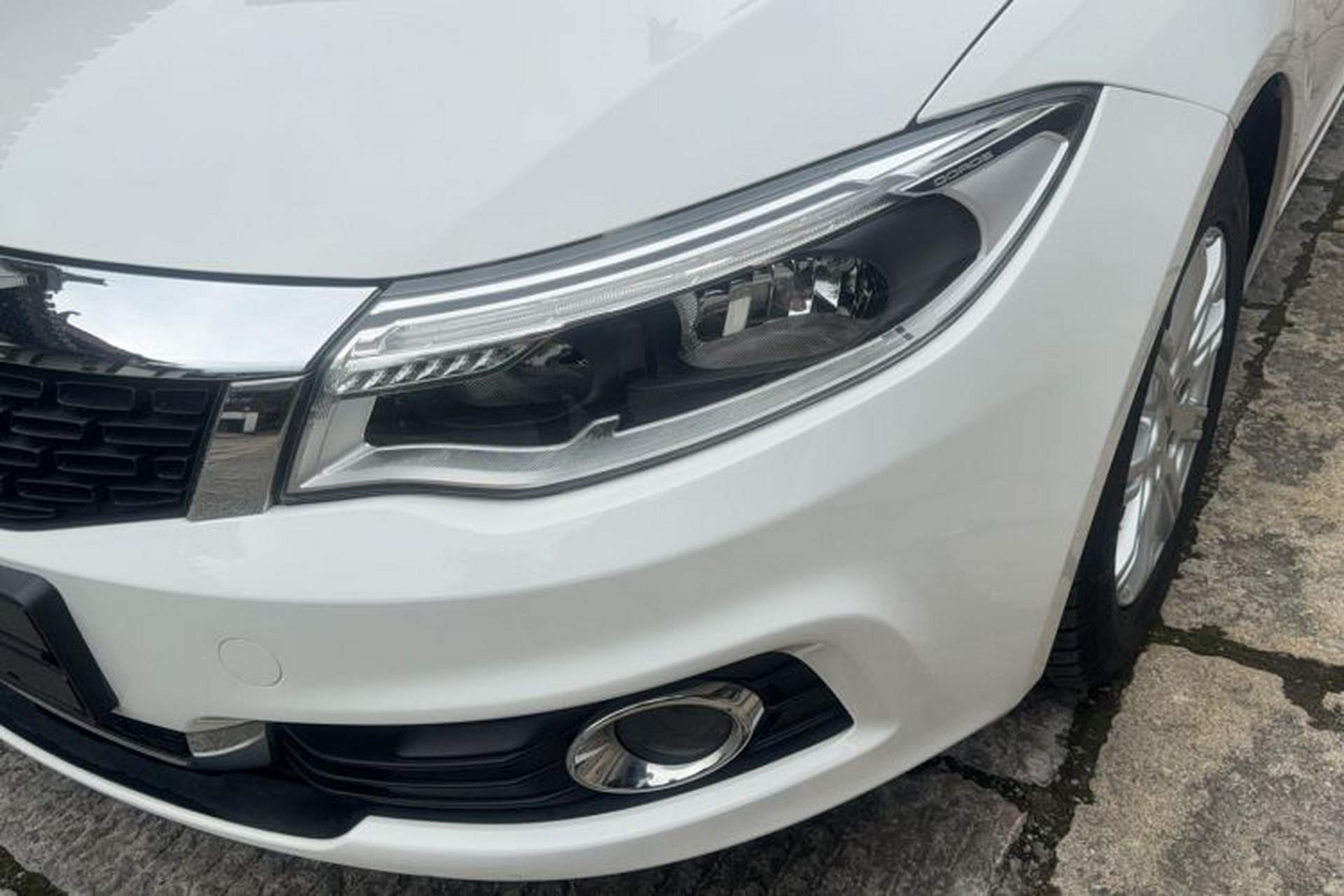 Used Qoros 3 2017 Hatchback 1.6L Automatic Zhiyue Model Left Front Headlight