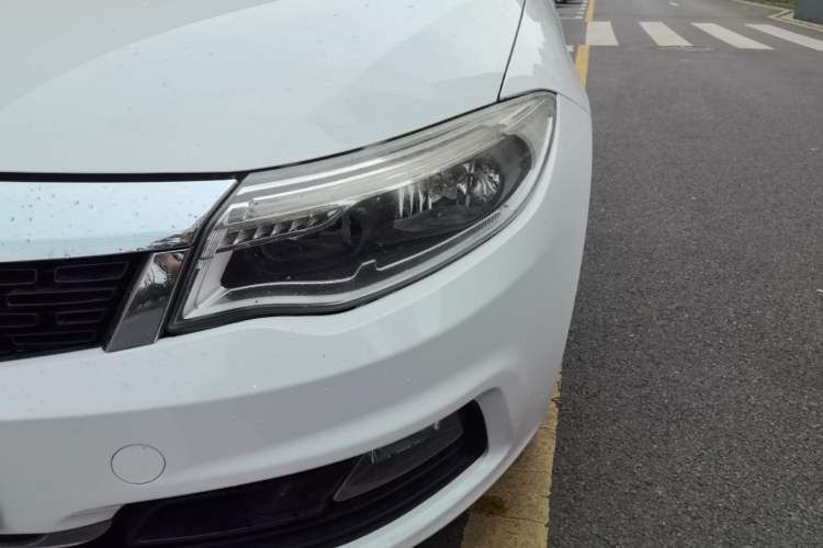 Used Qoros 3 2017 Sedan 1.6L Automatic Zhiyue Model Left Front Headlight
