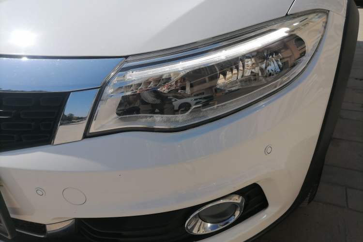 Used Qoros 3 2017 Urban SUV 1.6T Automatic Zhiyue Model Left Front Headlight