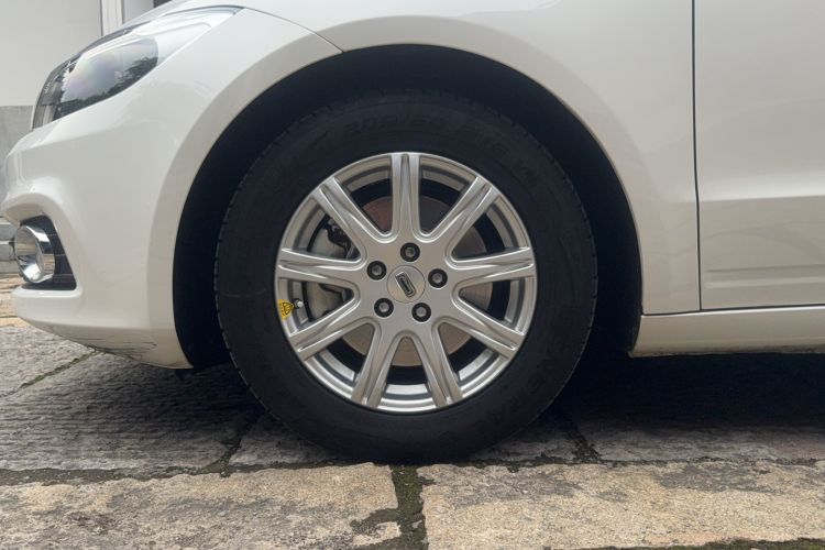 Used Qoros 3 2017 Hatchback 1.6L Automatic Zhiyue Model Left Front Wheel Hub