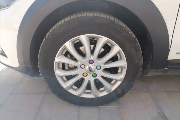 Used Qoros 3 2017 Urban SUV 1.6T Automatic Zhiyue Model Left Front Wheel Hub