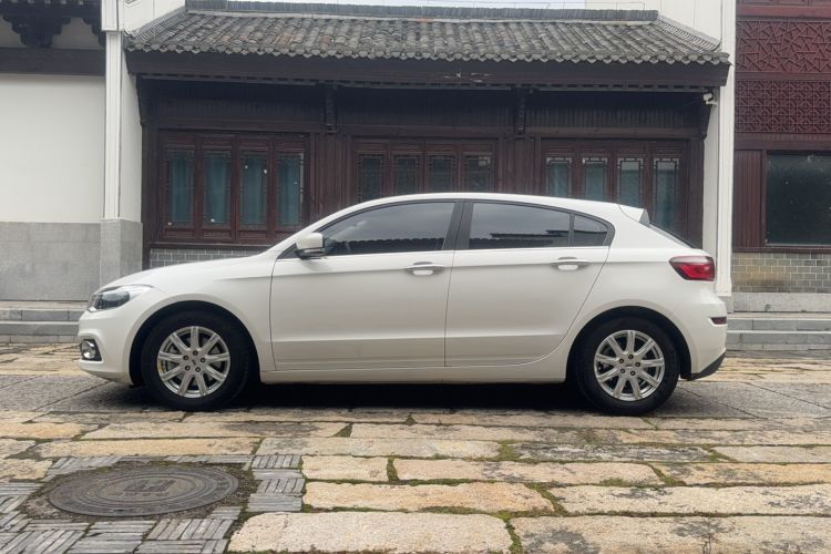 Used Qoros 3 2017 Hatchback 1.6L Automatic Zhiyue Model Left Side