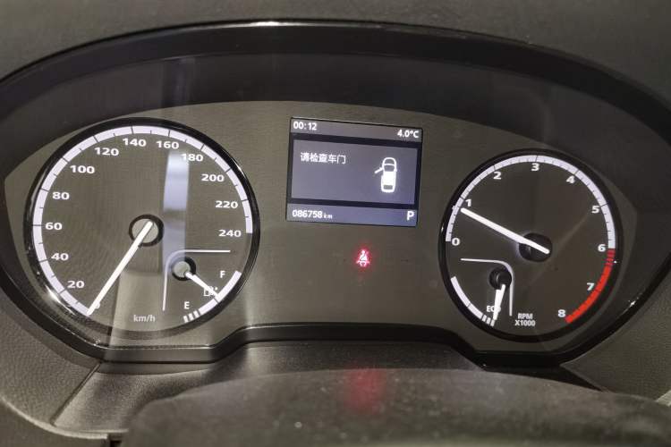 Used Qoros 3 2017 Urban SUV 1.6T Automatic Zhiyue Model Odometer Close Up