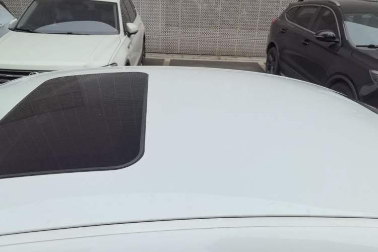 Used Qoros 3 2017 Sedan 1.6L Automatic Zhiyue Model Roof