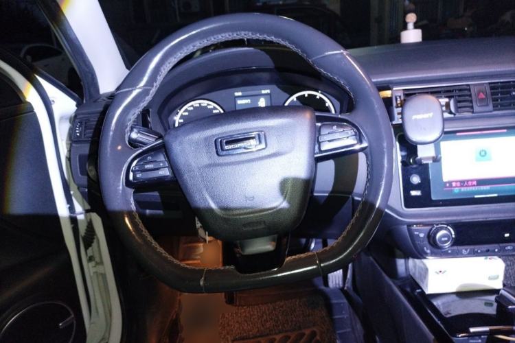 Used Qoros 3 2017 Urban SUV 1.6T Automatic ZhiZhen Model Steering Wheel