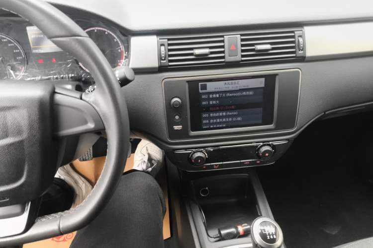 Used Qoros 3 2017 GT 1.6T Manual Enjoyment Model Audio And AC Panel