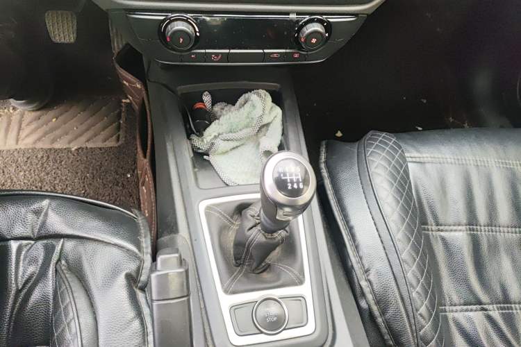 Used Qoros 3 2017 GT 1.6T Manual Enjoyment Model Gear Lever