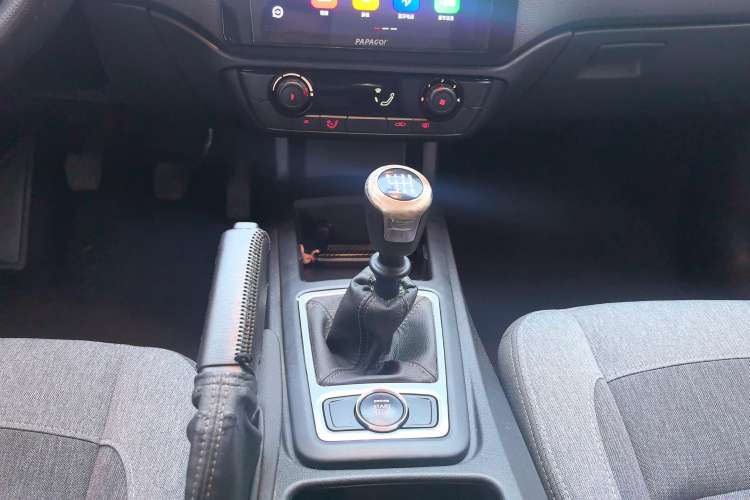 Used Qoros 3 2017 GT 1.6T Manual Enjoyment Model Gear Lever