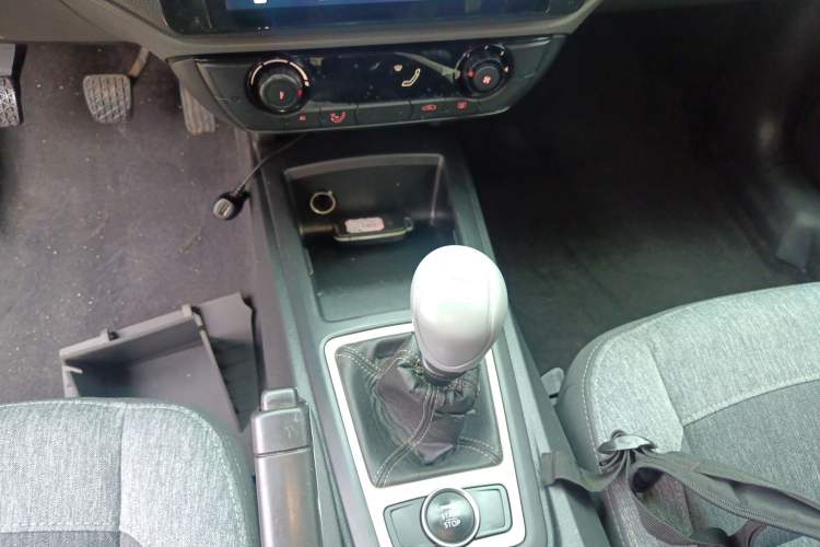 Used Qoros 3 2017 GT 1.6T Manual Enjoyment Model Gear Lever