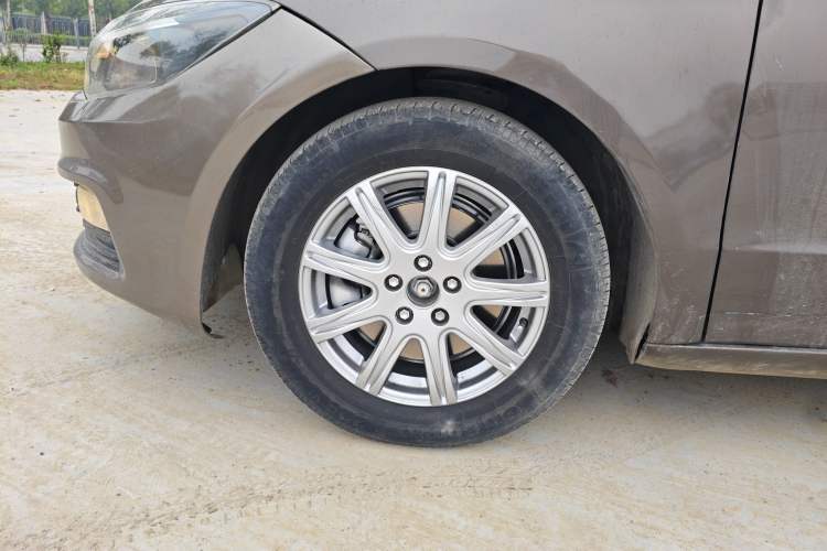 Used Qoros 3 2018 Sedan 1.6L Automatic Leading Model Left Front Wheel Hub
