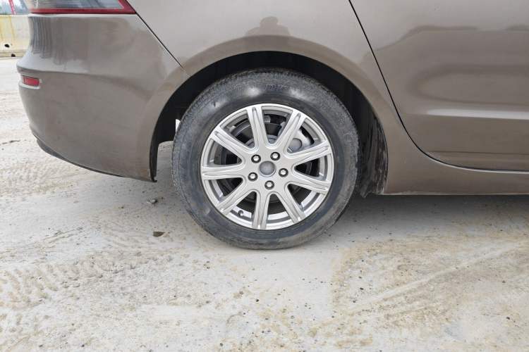 Used Qoros 3 2018 Sedan 1.6L Automatic Leading Model Right Rear Wheel Hub
