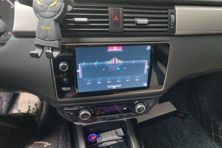 Used Qoros 3 2018 Hatchback 1.6L Automatic Prestige Model Audio And AC Panel