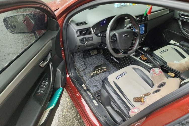 Used Qoros 3 2018 Hatchback 1.6L Automatic Prestige Model Interior 3