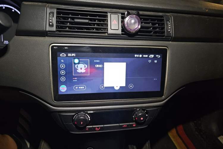 Used Qoros 3 2018 Sedan 1.6L Automatic Leading Model Audio And AC Panel