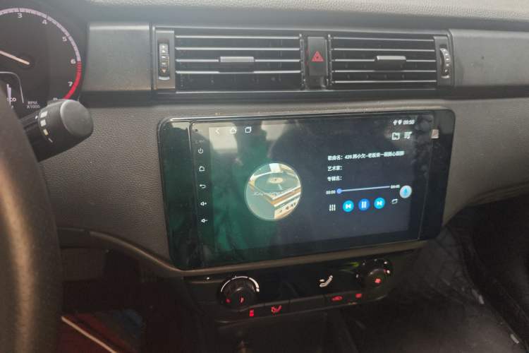 Used Qoros 3 2018 Sedan 1.6L Automatic Leading Model Audio And AC Panel