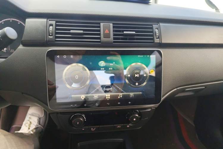 Used Qoros 3 2018 Sedan 1.6L Automatic Leading Model Audio And AC Panel