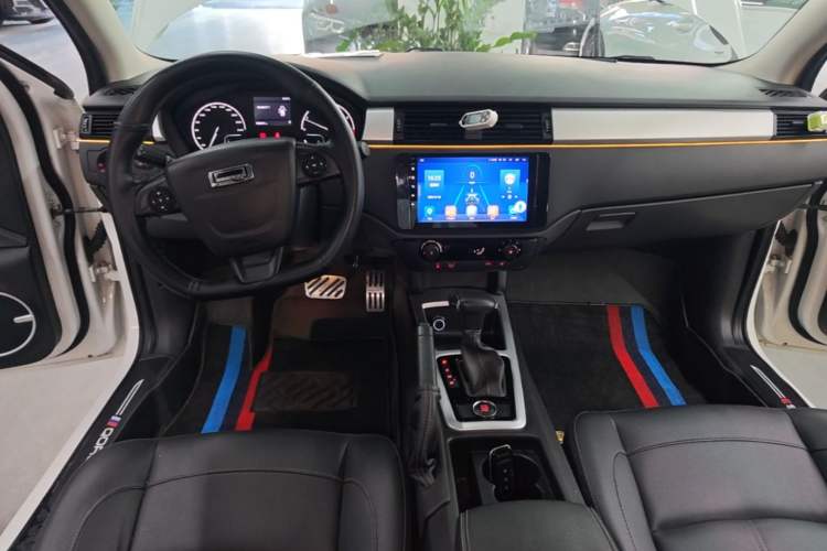 Used Qoros 3 2018 Sedan 1.6L Automatic Leading Model Center Console