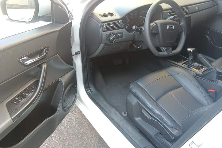 Used Qoros 3 2018 Sedan 1.6L Automatic Leading Model Driver Seat