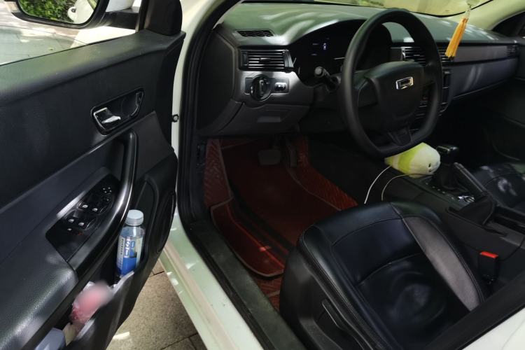 Used Qoros 3 2018 Sedan 1.6L Automatic Leading Model Driver Seat