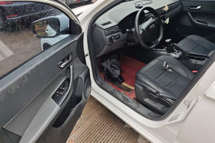 Used Qoros 3 2018 Sedan 1.6L Automatic Leading Model Driver Seat