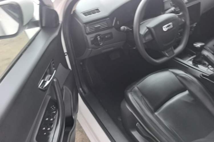 Used Qoros 3 2018 Sedan 1.6L Automatic Leading Model Driver Seat