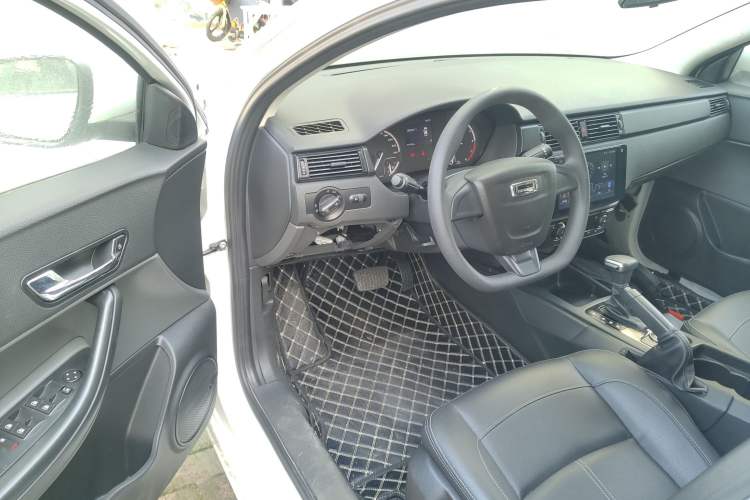 Used Qoros 3 2018 Sedan 1.6L Automatic Leading Model Driver Seat