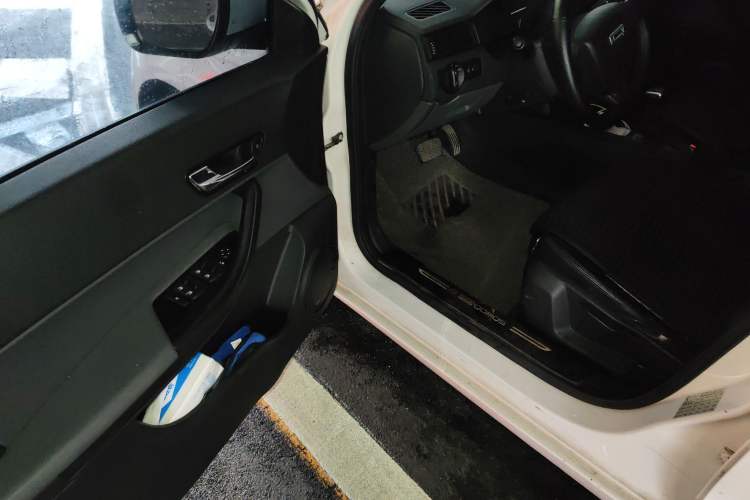 Used Qoros 3 2018 Sedan 1.6L Automatic Leading Model Driver Seat