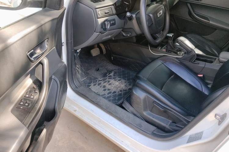 Used Qoros 3 2018 Sedan 1.6L Automatic Leading Model Driver Seat