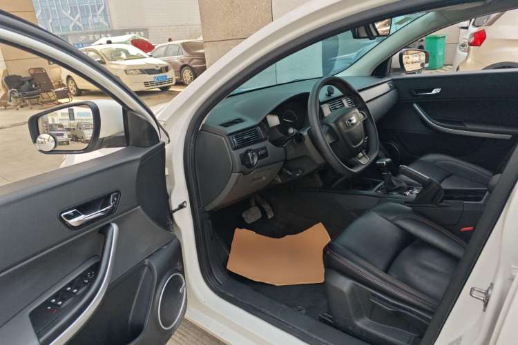 Used Qoros 3 2018 Sedan 1.6L Automatic Leading Model Driver Seat