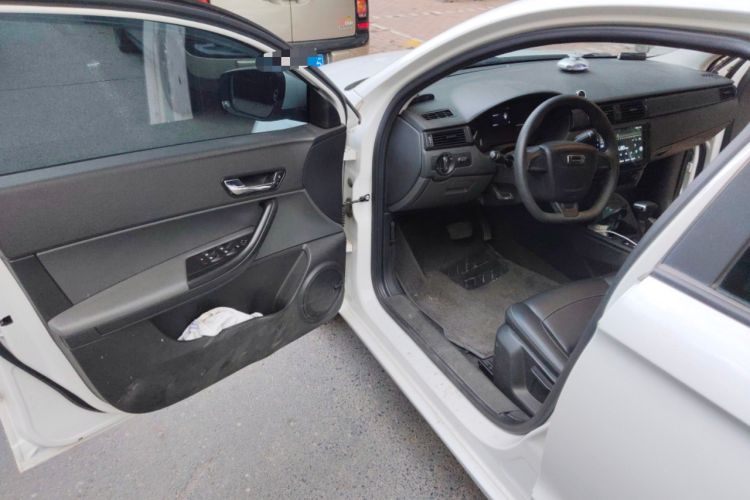 Used Qoros 3 2018 Sedan 1.6L Automatic Leading Model Driver Seat