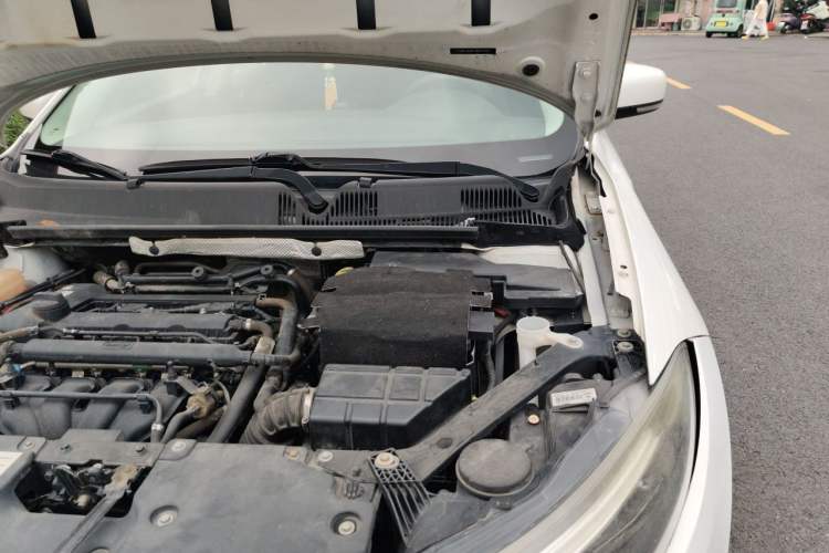 Used Qoros 3 2018 Sedan 1.6L Automatic Leading Model Engine Bay Left