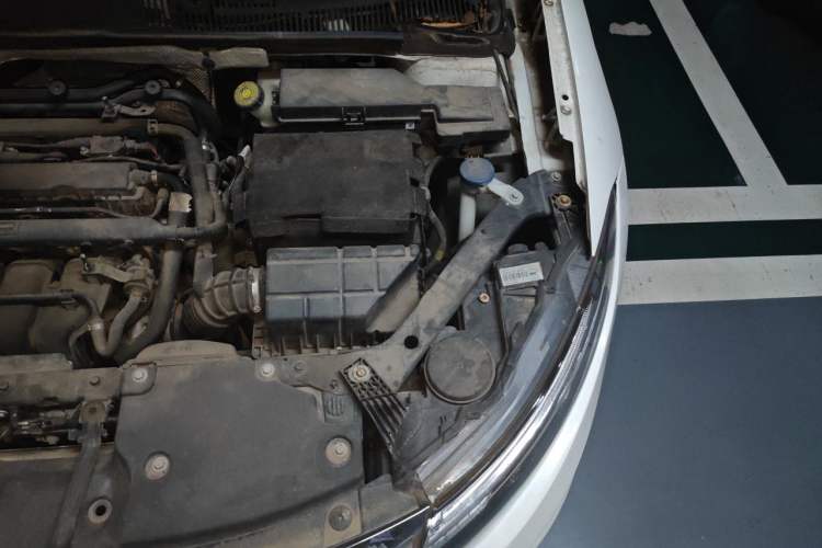 Used Qoros 3 2018 Sedan 1.6L Automatic Leading Model Engine Bay Left