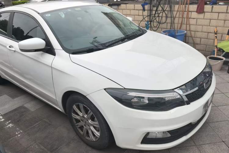 Used Qoros 3 2018 Sedan 1.6L Automatic Leading Model Exterior 1