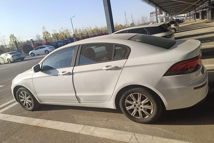 Used Qoros 3 2018 Sedan 1.6L Automatic Leading Model Exterior 3