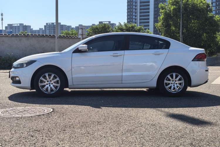 Used Qoros 3 2018 Sedan 1.6L Automatic Leading Model Exterior 4