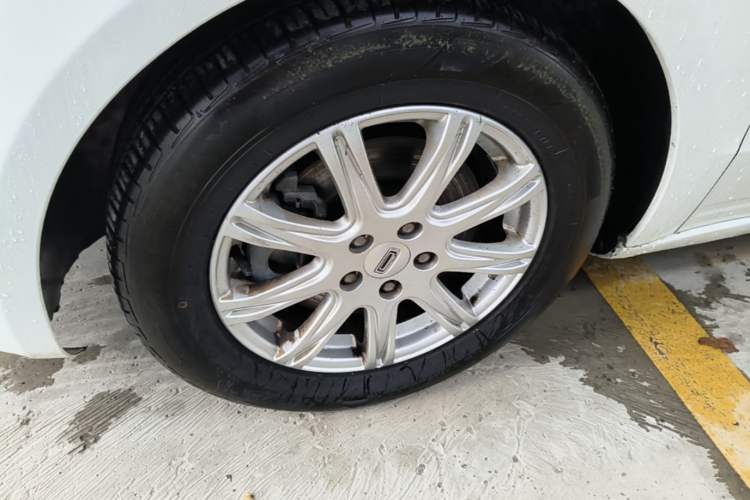 Used Qoros 3 2018 Sedan 1.6L Automatic Leading Model Exterior 4
