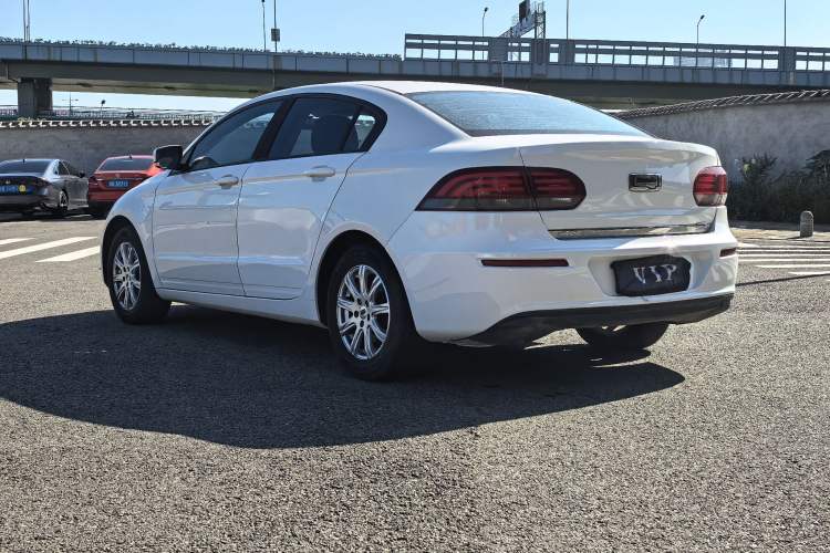 Used Qoros 3 2018 Sedan 1.6L Automatic Leading Model Exterior 5
