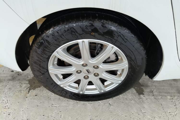 Used Qoros 3 2018 Sedan 1.6L Automatic Leading Model Exterior 5