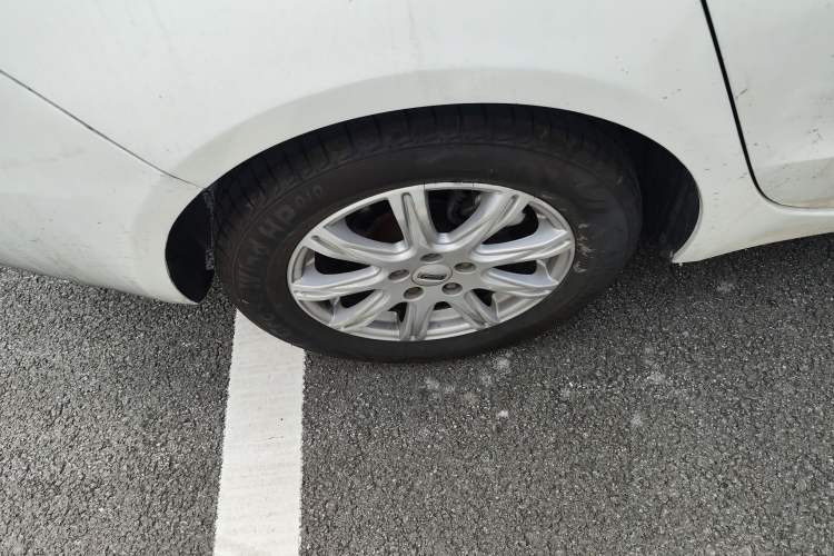 Used Qoros 3 2018 Sedan 1.6L Automatic Leading Model Exterior 8
