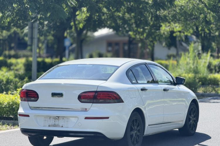 Used Qoros 3 2018 Sedan 1.6L Automatic Leading Model Exterior 9